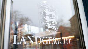 Prozesse: Mehr als 70 Mal zugestochen: Mann wegen Mordes vor Gericht