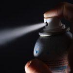 Neckargemünd: Mann tötet Käfer mit Feuerstrahl aus Deo und löst Brand aus