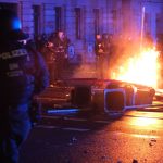 Proteste: Demonstranten zünden im Leipziger Osten Barrikade an