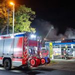 Stundenlanger Einsatz: Großeinsatz im Leipziger Osten - Autohaus brennt