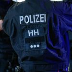 Fahndung läuft: Räuber macht bei Überfall auf Parkplatz geringe Beute