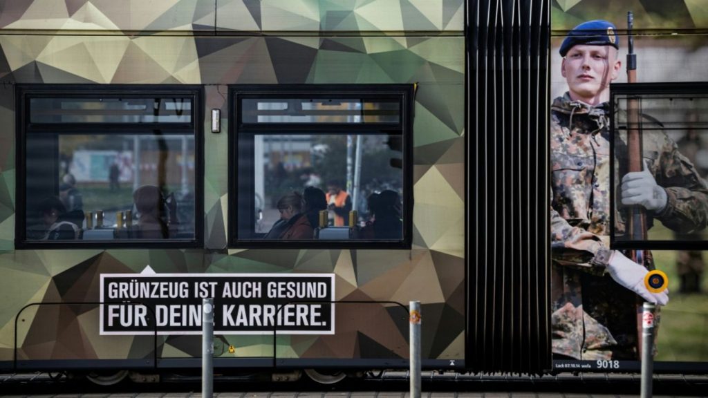 Strack-Zimmermann fordert Einigung beim Wehrdienst und lehnt Losverfahren ab