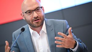 Migrationspolitik: Innenminister: Neue Flüchtlingsunterkunft soll 2026 kommen