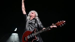 "We Will Rock You": Plötzlich steht der Gitarrist von Queen auf der Bühne