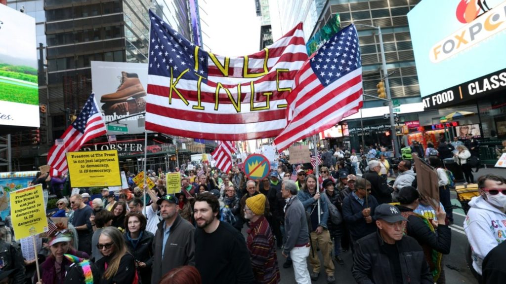 "No Kings"-Demonstrationen in den USA begonnen