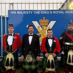 Besonderes Dinner: Jimmy Fallon feiert im Kilt mit Soldaten in Schottland