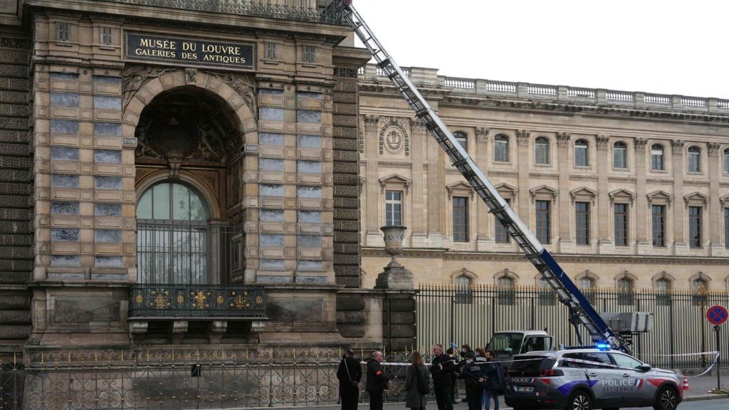 Kriminalität: Louvre-Einbrecher stehlen Beute von "historischem Wert"