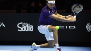 Tennis: "Sucht Aufmerksamkeit": Zverev reagiert auf Becker-Kritik