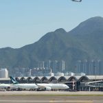 Flughafen Hongkong: Tödlicher Unfall: Jumbo-Jet rutscht über Landebahn ins Meer