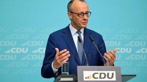 Merz räumt "Fehler" in Koalition ein - Gespräche zu Wehrdienst und Rente geplant