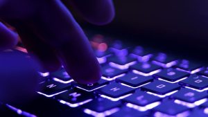 "Wie am Fließband": Großer Betrug mit Fake-Webseiten aufgeflogen