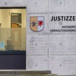 Prozesse: Polizisten angegriffen - Prozess gestartet