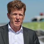Flugverbindungen: Flughafen-Chef alarmiert wegen möglicher Streckenstreichung
