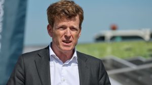 Flugverbindungen: Flughafen-Chef alarmiert wegen möglicher Streckenstreichung