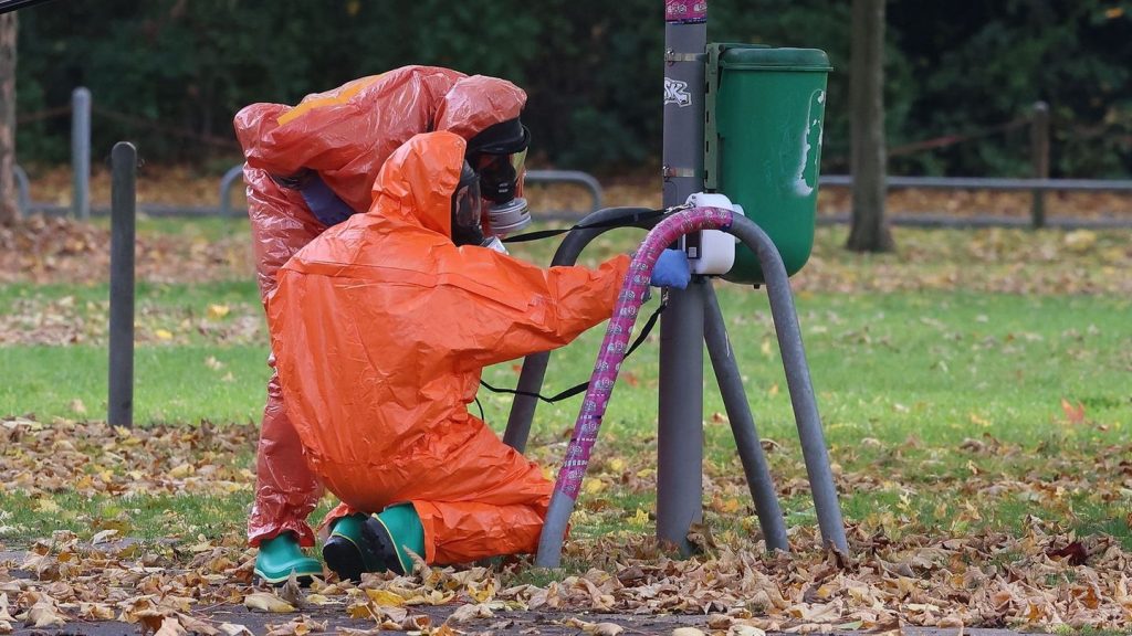 Freizeitbad: Tasche im Müll: Stoff mit "minimal radioaktiver Strahlung"