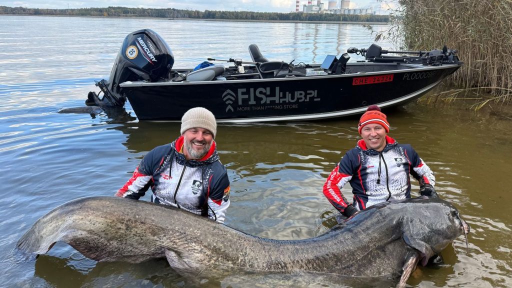 Spektakulärer Fang: Angler in Polen fangen riesigen Wels