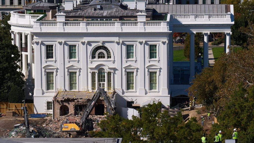Trumps Bauprojekt: Ostflügel vom Weißen Haus für Trumps Ballsaal abgerissen