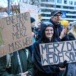 "Wir sind die Töchter": Rund 2.400 Menschen demonstrieren in NRW: "Merz muss weg"