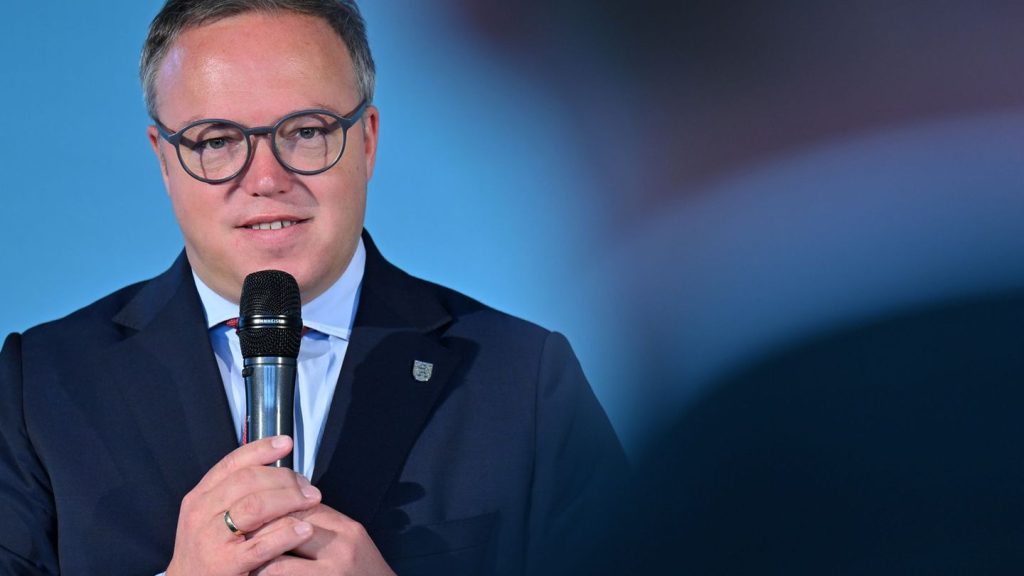 Treffen der Landeschefs: Voigt fordert Comeback für Autoland Deutschland