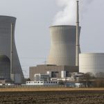 Kühltürme von ehemaligem Atomkraftwerk Gundremmingen in Bayern werden gesprengt
