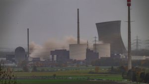 Rückbau von Atomkraftwerk: Kühltürme von AKW Gundremmingen gesprengt