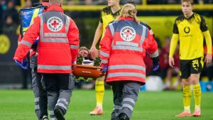 Fußball-Bundesliga: Horrorverletzung überschattet späten BVB-Sieg gegen Köln