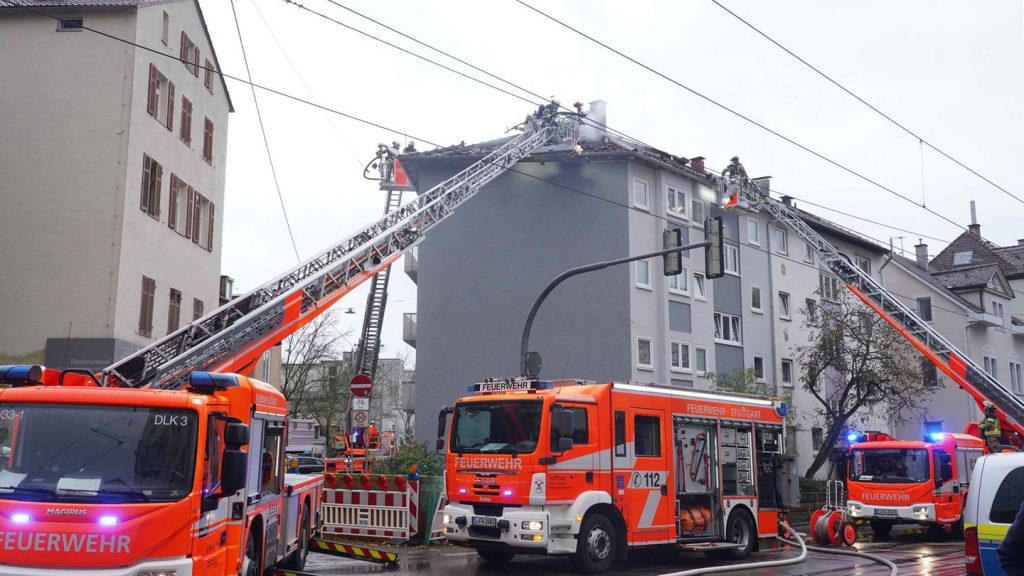 Brände: Großeinsatz in Stuttgart - zwei Feuerwehr-Kräfte verletzt