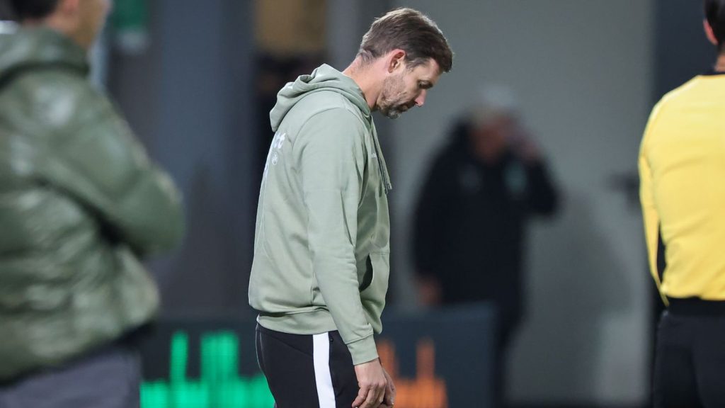 2. Fußball-Bundesliga: Fürth hält an Trainer Kleine fest - "Anderes Gesicht zeigen"