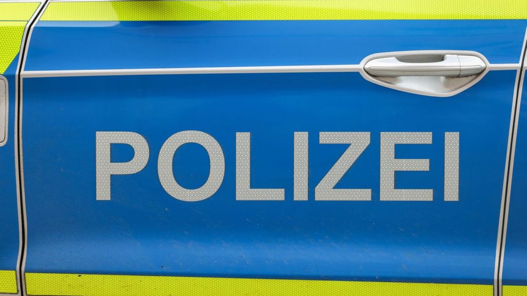 Kriminalität: Feuerwerkskörper in Wohnung geworfen - Mann verletzt