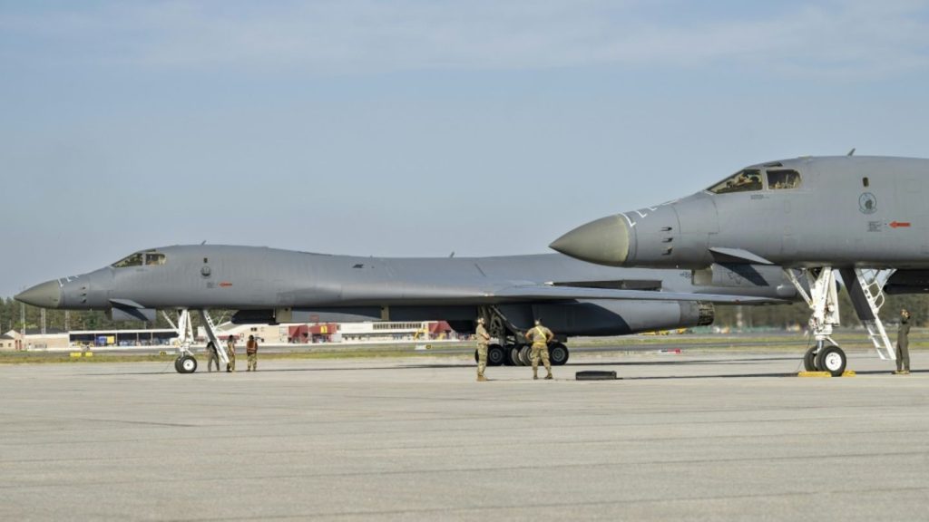 Erneute Machtdemonstration: US-Bomber fliegen vor der Küste Venezuelas