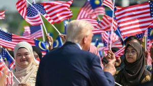 US-Präsident Trump fliegt von Malaysia weiter nach Japan