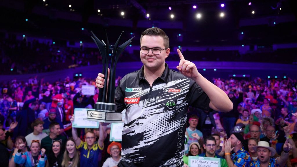 Turnier in Dortmund: Mit blutender Hand: Van Veen jüngster Darts-Europameister