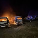 Bruchsal: Brandserie in Bruchsal - Autos und Gartenhütte betroffen