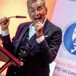 Michel Friedman in Mecklenburg: Michel Friedman ruft zu Verteidigung der Demokratie auf