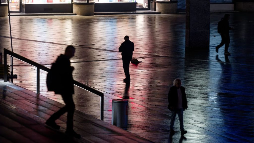 "Stadtbild"-Debatte: Umfrage: Mehrheit der Frauen fühlt sich nicht sicher