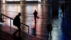 "Stadtbild"-Debatte: Umfrage: Mehrheit der Frauen fühlt sich nicht sicher