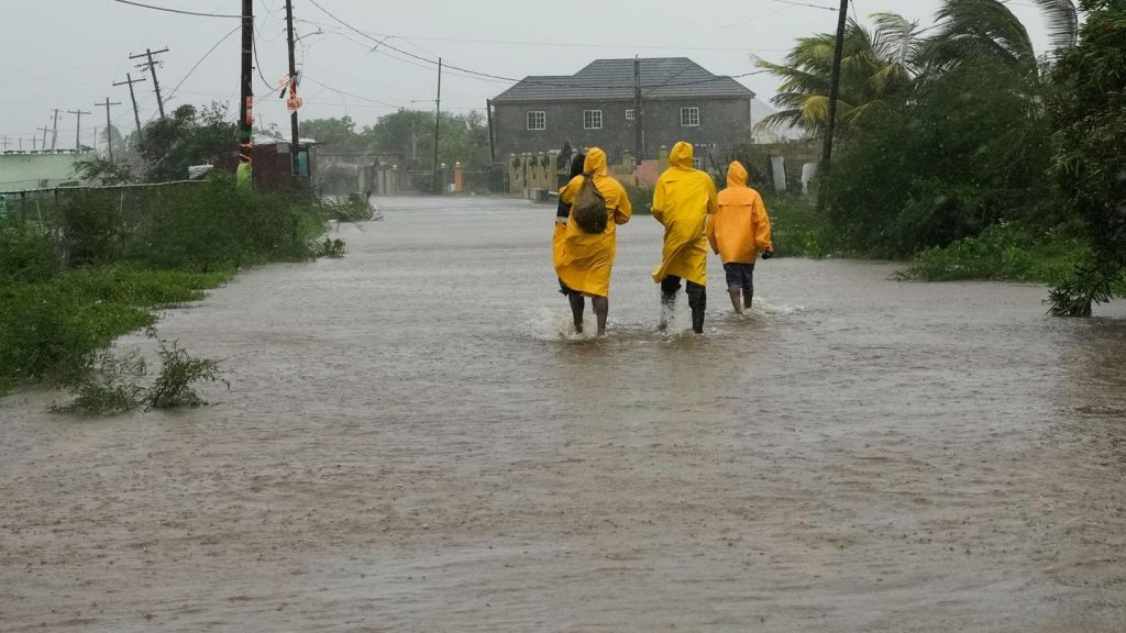 Gefährlicher Wirbelsturm: Hurrikan "Melissa" wütet auf Jamaika und steuert auf Kuba zu