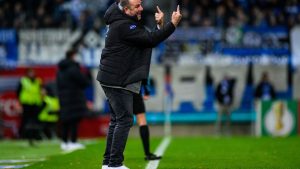 Fußball: Schmidt sieht Rot: Heidenheimer Frust nach Pokal-K.o.