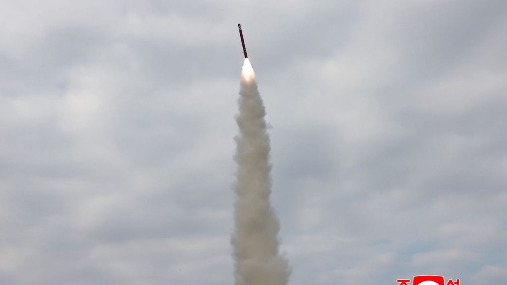 Korea-Konflikt: Vor Trumps Südkorea-Besuch: Nordkorea testet Raketen