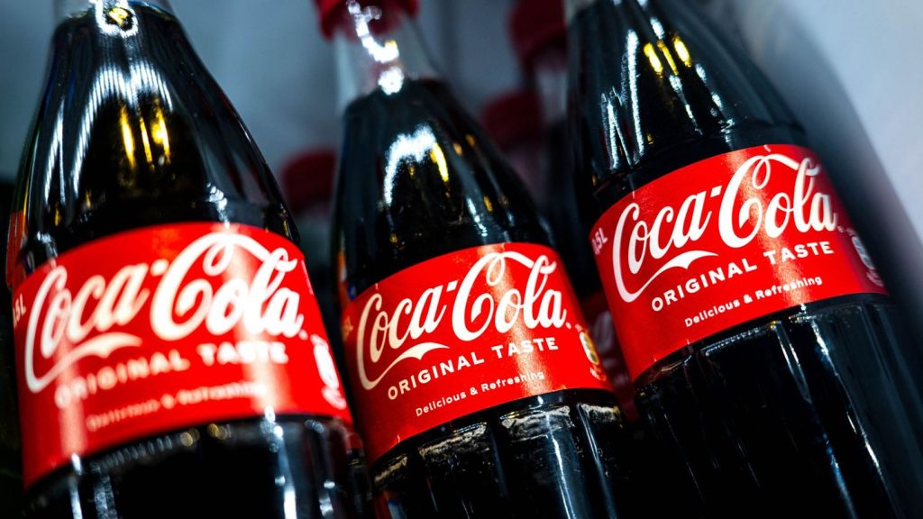 Tarifverhandlungen: Beschäftigte von Coca-Cola streiken für mehr Lohn
