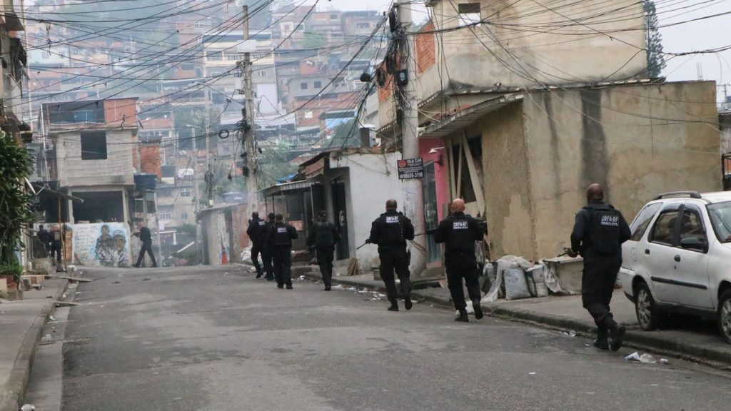 Schüsse und Sprengsätze: 64 Tote bei Polizeieinsatz gegen Drogenbande in Rio