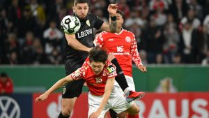 Fußball: Titelverteidiger Stuttgart gewinnt auch im Pokal gegen Mainz