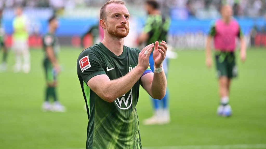 Fußball-Bundesliga: Medien: VfL Wolfsburg verlängert mit Kapitän Arnold