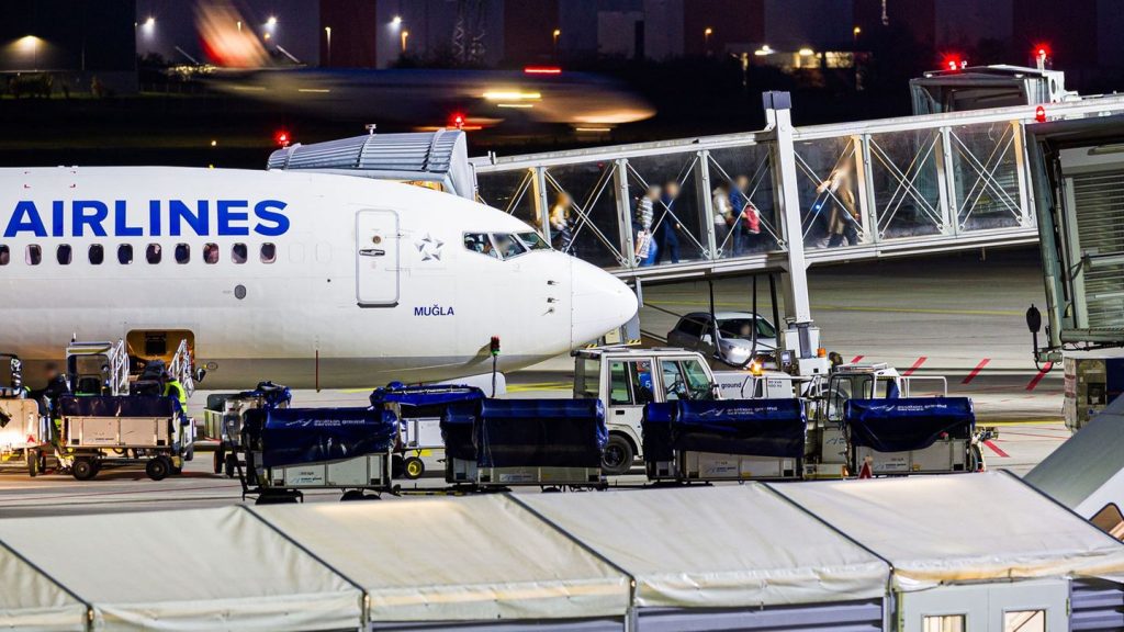 Bundesaufnahmeprogramm: Flug mit Afghanen in Deutschland gelandet