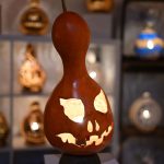 Brauchtum: Halloween-Deko und ein Garten voller Flaschenkürbisse