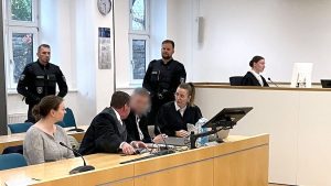 Prozess: Missbrauch an Schülerin: Mehr als fünf Jahre Haft für Lehrer