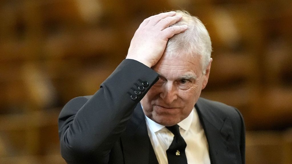 Royals: Paukenschlag im Palast: Prinz Andrew bald nicht mehr Prinz