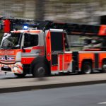 Brände: Feuerwehr rettet Bewohner aus brennendem Haus