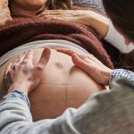 Geburtshilfe: Hebammen werden anders bezahlt - was das für Familien heißt