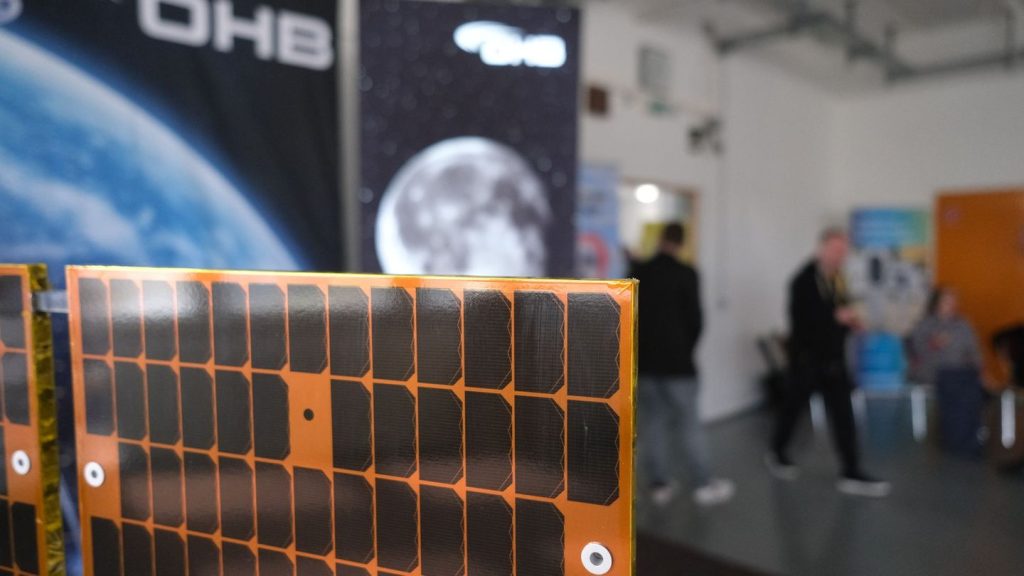 Satelliten statt Radios: Raumfahrtfirma OHB baut künftig Satellitenteile in Sachsen